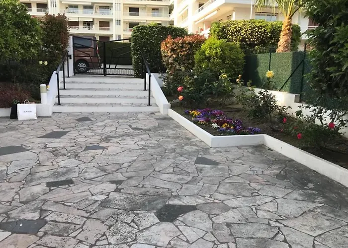 Design Studio Terrace And Beach Live In Marlyne